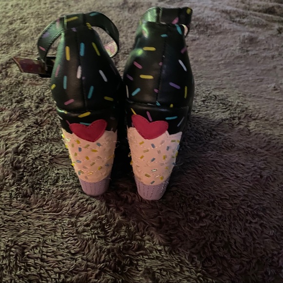 IRON FIST Cupcake Sprinkles Wedges - Picture 4 of 8